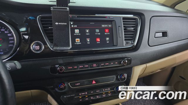Kia Canival 2016 — photo 13