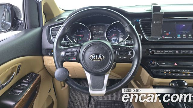 Kia Canival 2016 — photo 14
