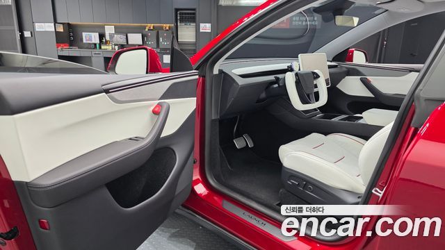Tesla Model Y 2025 — photo 13