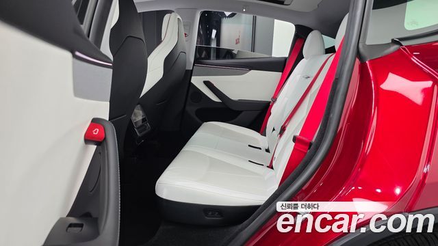 Tesla Model Y 2025 — photo 18