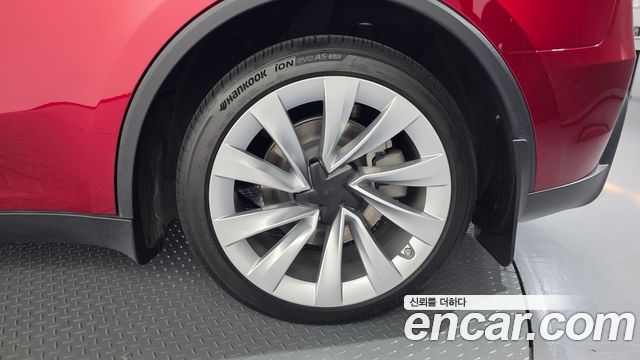 Tesla Model Y 2025 — photo 7