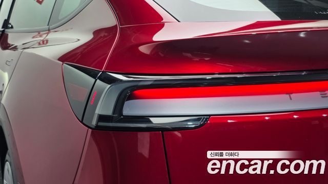 Tesla Model Y 2025 — photo 9