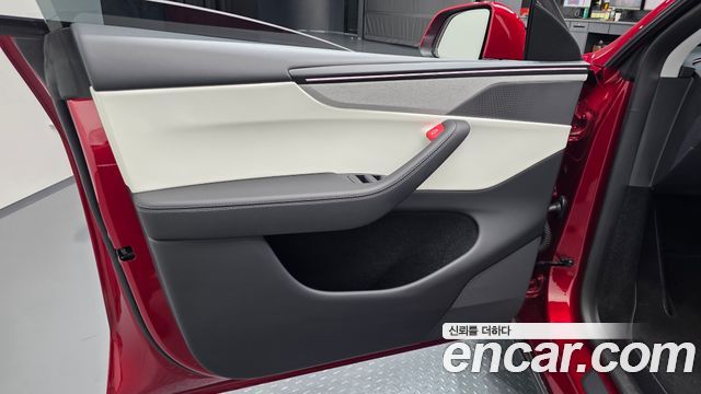 Tesla Model Y 2025 — photo 14