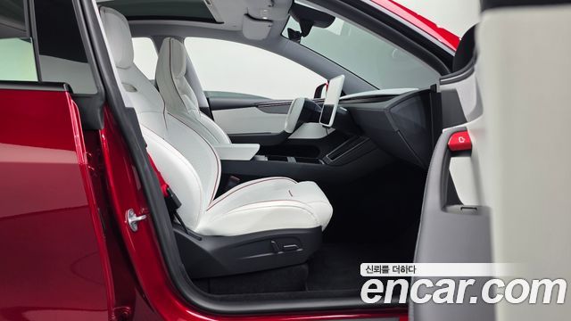 Tesla Model Y 2025 — photo 16