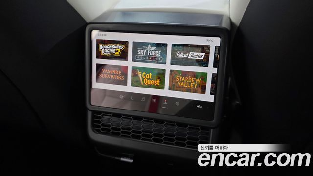 Tesla Model Y 2025 — photo 28