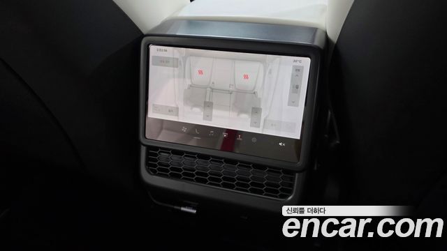 Tesla Model Y 2025 — photo 29