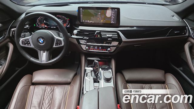 BMW 5-Series 2022 — photo 10