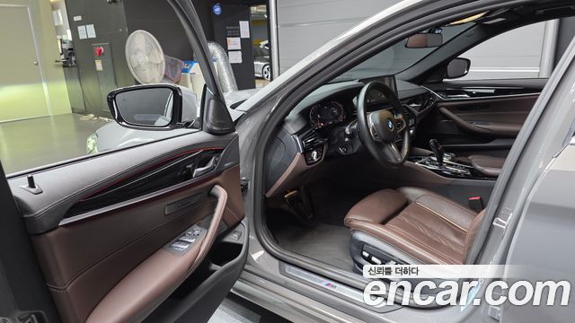 BMW 5-Series 2022 — photo 13