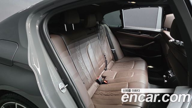 BMW 5-Series 2022 — photo 17