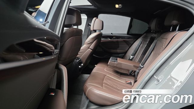 BMW 5-Series 2022 — photo 18