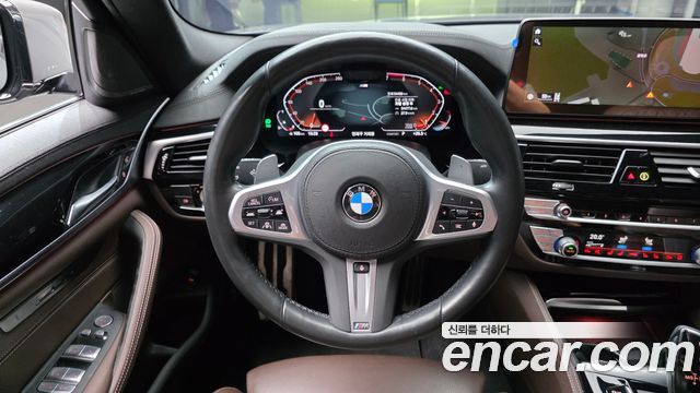 BMW 5-Series 2022 — photo 19