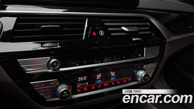BMW 5-Series 2022 — photo 23