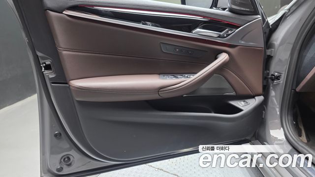 BMW 5-Series 2022 — photo 14