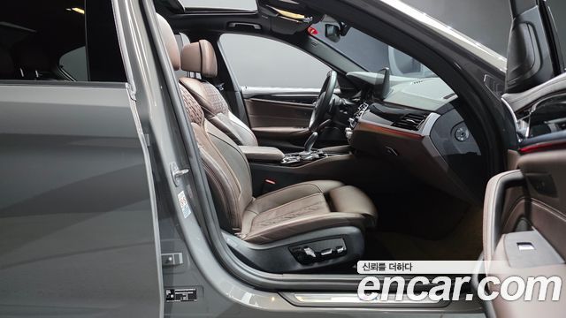 BMW 5-Series 2022 — photo 16