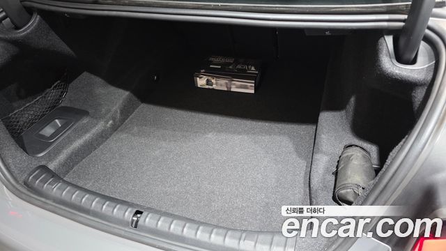 BMW 5-Series 2022 — photo 31