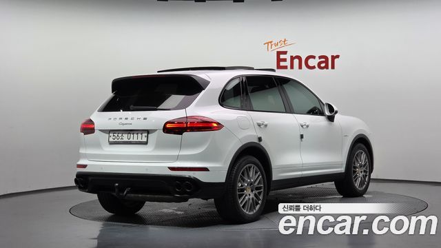 Porsche Cayenne 2016 — photo 2