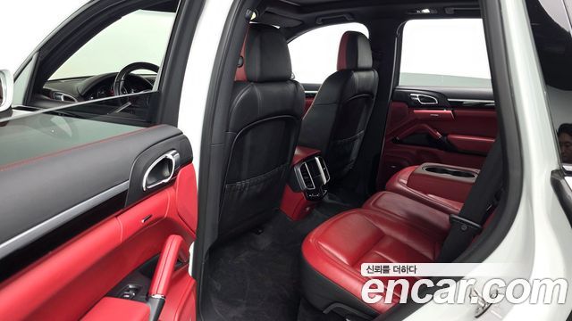 Porsche Cayenne 2016 — photo 17