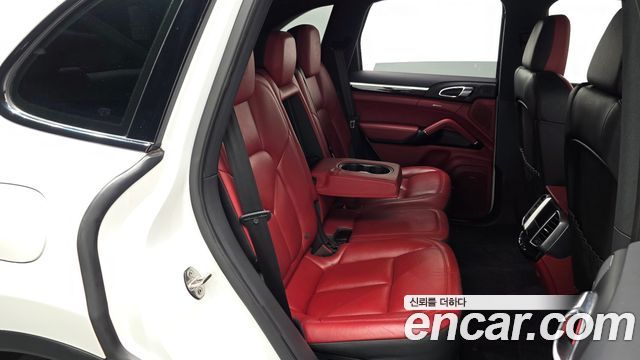 Porsche Cayenne 2016 — photo 18