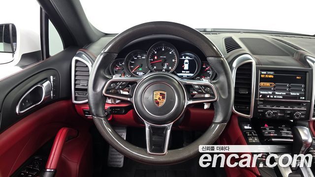 Porsche Cayenne 2016 — photo 19