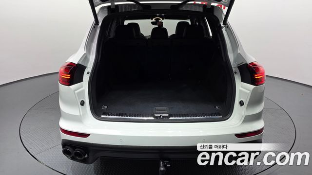 Porsche Cayenne 2016 — photo 26