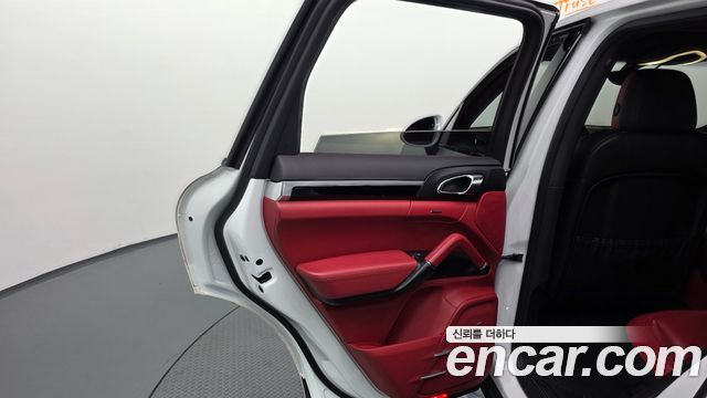 Porsche Cayenne 2016 — photo 15