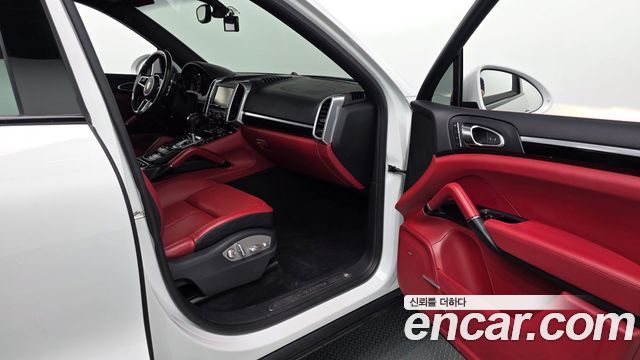 Porsche Cayenne 2016 — photo 16