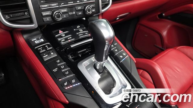 Porsche Cayenne 2016 — photo 27