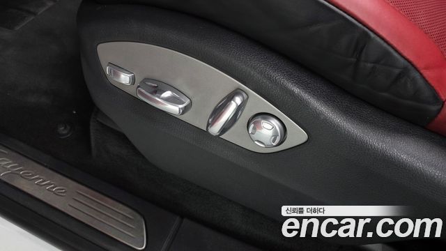 Porsche Cayenne 2016 — photo 32