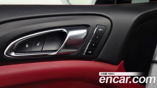 Porsche Cayenne 2016 — photo 36