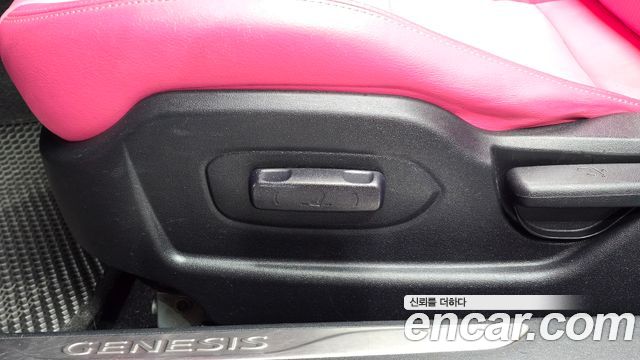Hyundai Genesis 2009 — photo 17