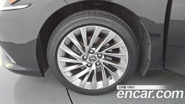 Lexus ES 2025 — photo 5