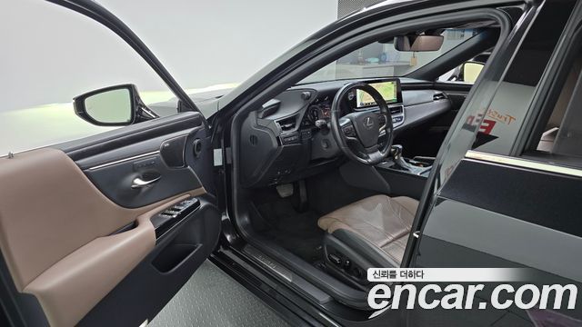 Lexus ES 2025 — photo 13