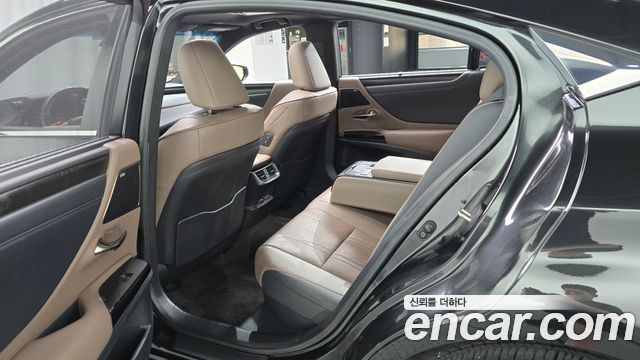 Lexus ES 2025 — photo 17