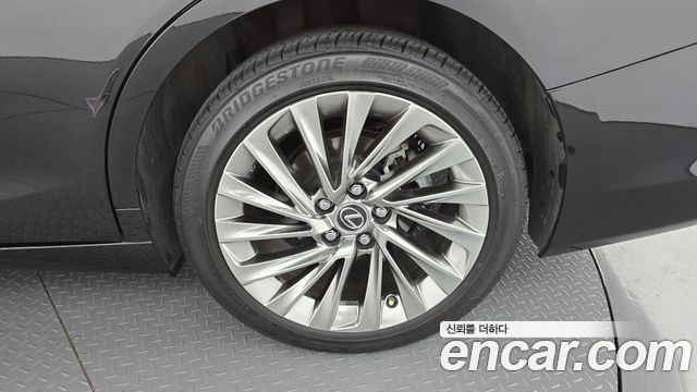 Lexus ES 2025 — photo 7