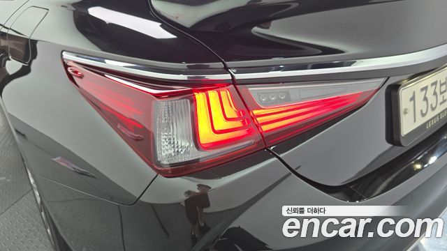 Lexus ES 2025 — photo 9