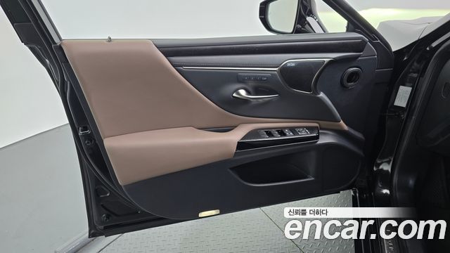 Lexus ES 2025 — photo 14