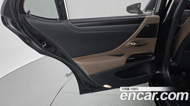 Lexus ES 2025 — photo 15