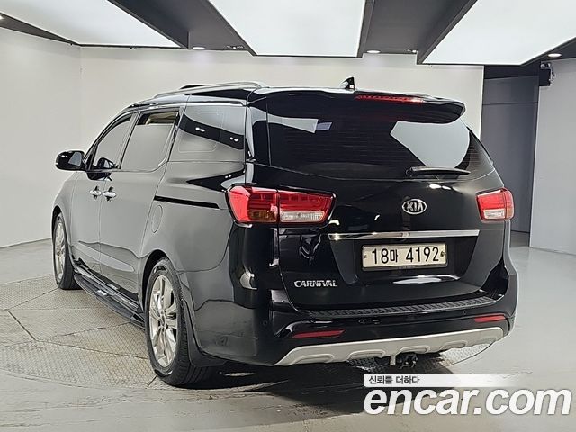 Kia Canival 2015 — photo 3