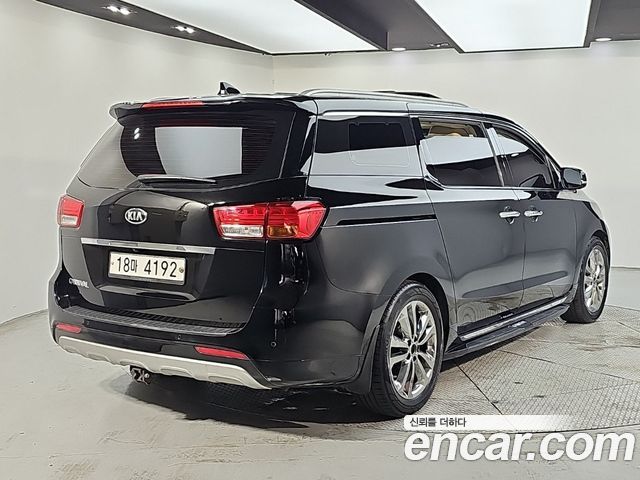 Kia Canival 2015 — photo 4