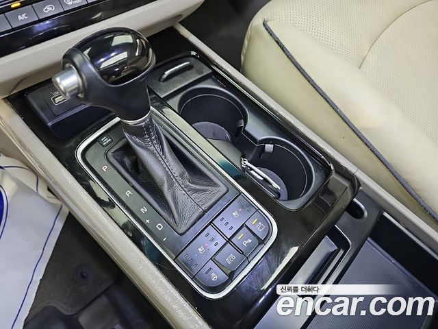 Kia Canival 2015 — photo 8