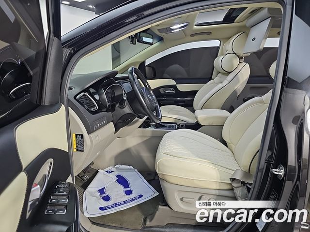 Kia Canival 2015 — photo 11