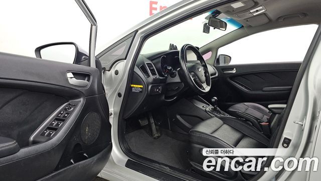 Kia K3 2014 — photo 10