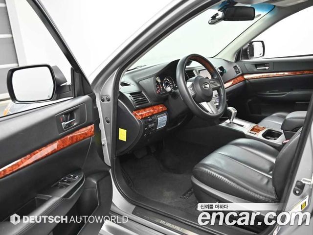 Subaru Legacy 2010 — photo 11