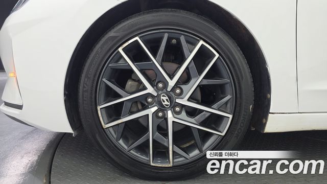 Hyundai AVANTE 2019 — photo 5