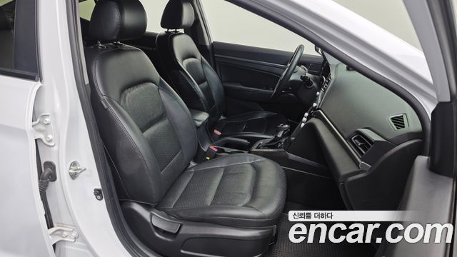 Hyundai AVANTE 2019 — photo 17