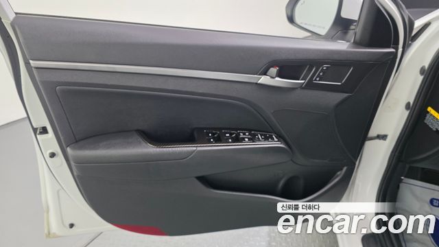Hyundai AVANTE 2019 — photo 14
