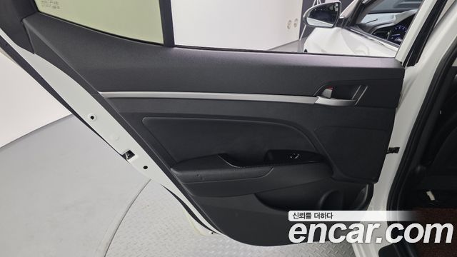 Hyundai AVANTE 2019 — photo 15