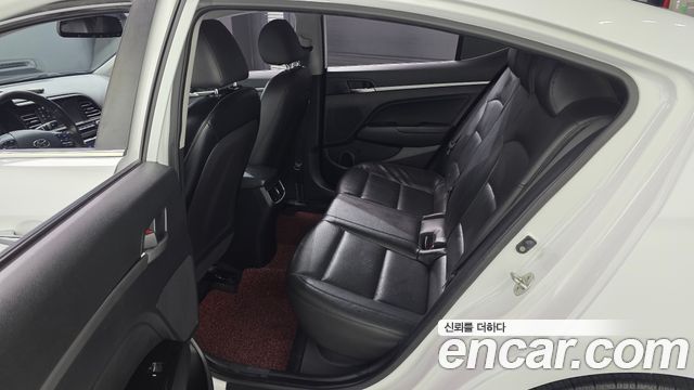 Hyundai AVANTE 2019 — photo 16