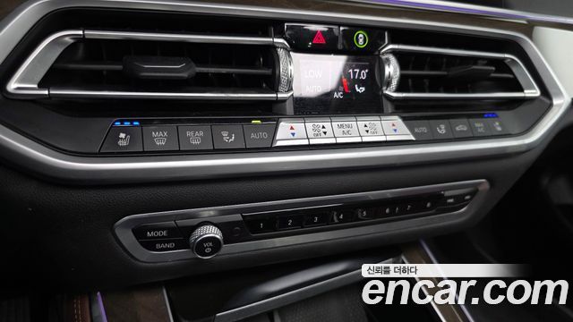 BMW X5 2021 — photo 16
