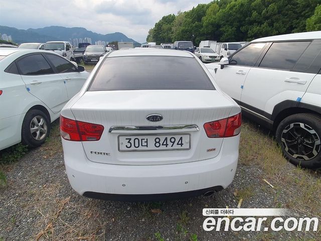 Kia Porte 2011 — photo 4